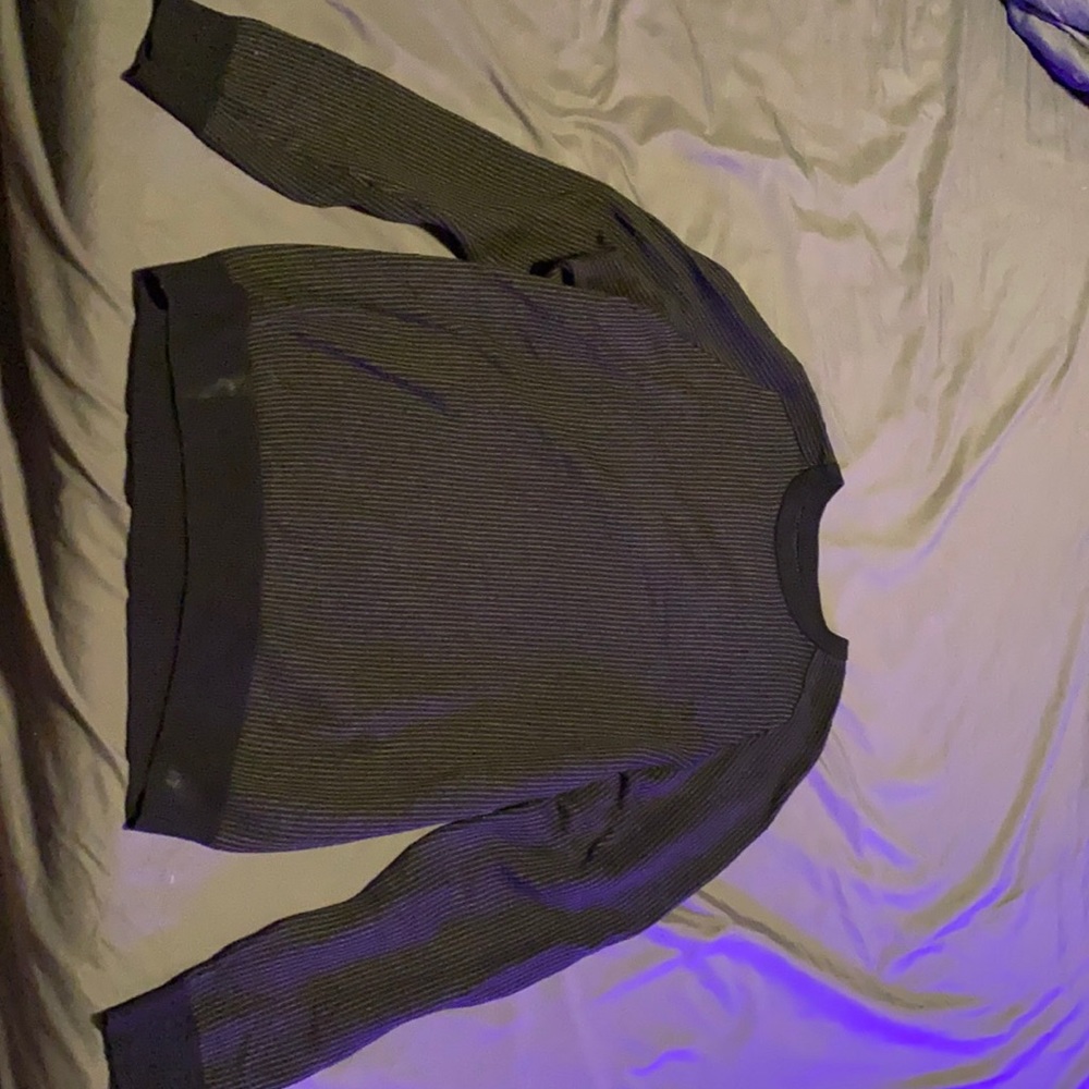 Axist large crew neck sweater